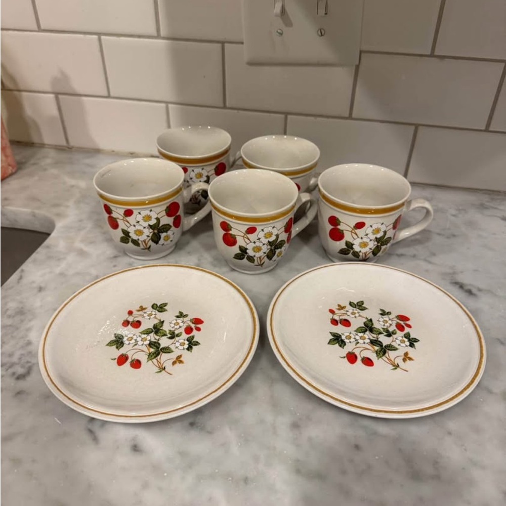 Sheffield Strawberries N Cream Coffee Mug Saucers Stoneware Japan Vintage Set